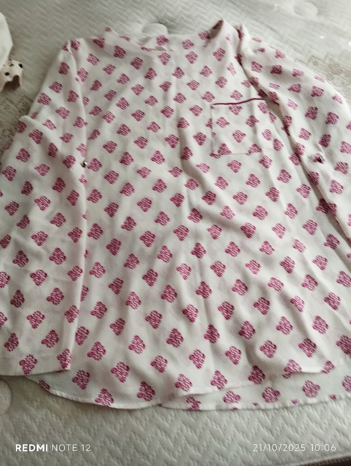 Beyaz V Yaka Baskılı Uzun Kollu  gömlek - Görsel 3