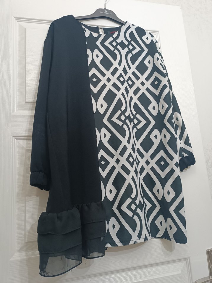 TESETTÜR TUNİK TESETTÜR GİYİM 
Uzun Kollu, Desenli Siyah tunik - Görsel 2