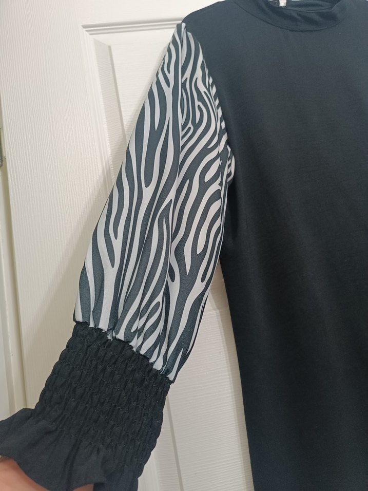 TESETTÜR TUNİK TESETTÜR GİYİM Uzun Kollu Zebra Desenli TUNİK - Görsel 2