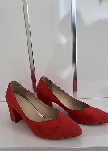 Klasik Kırmızı Süet Topuklu Kadın Stiletto