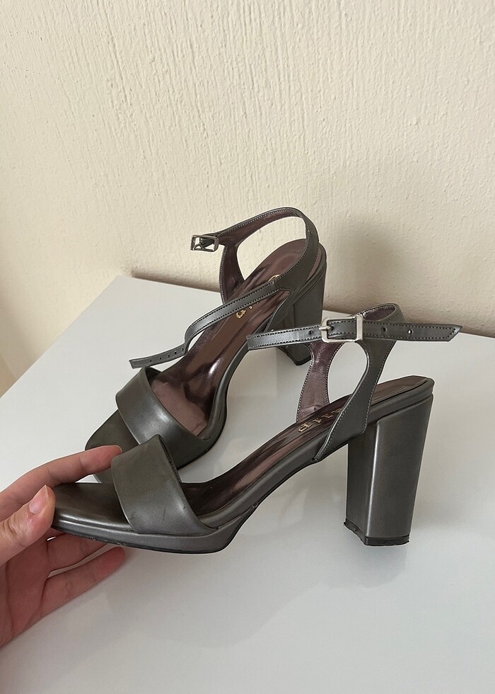 Topuklu ayakkabı - Görsel 2