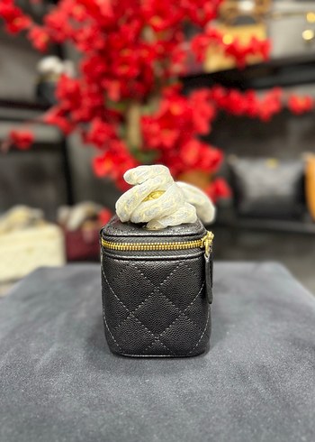 Chanel Siyah Nakışlı Deri Kadın Çanta