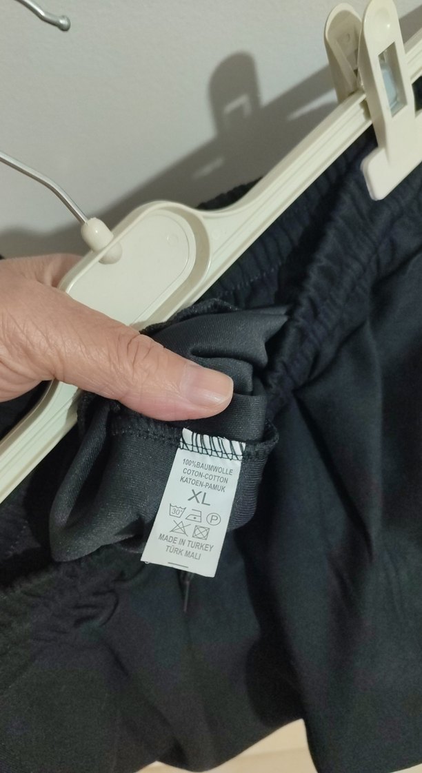 Siyah Rahat Kesim Erkek Eşofman Altı bayanlarda alınıyor - Görsel 5