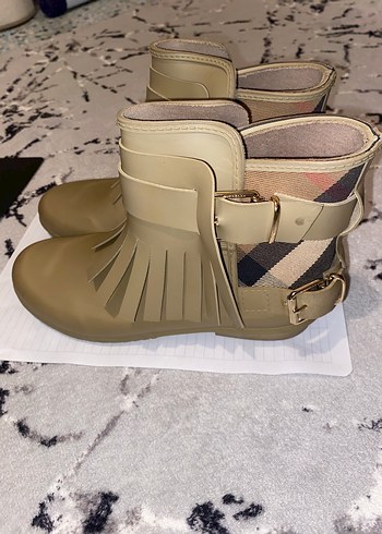 BURBERRY ORIJINAL SORGULATABILIRSINIZ Dolgu TopuK Bot