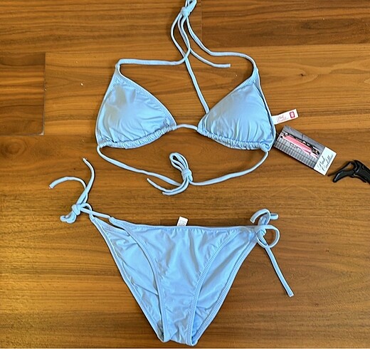 Buz mavi bikini takımı