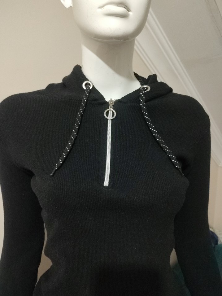 Siyah Kapüşonlu Yüksek Yaka Kadın Sweatshirt - Görsel 5