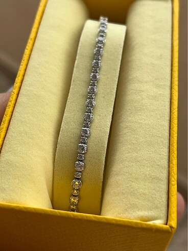 Beden beyaz Renk Swarovski Matrix Tenis Bileklik