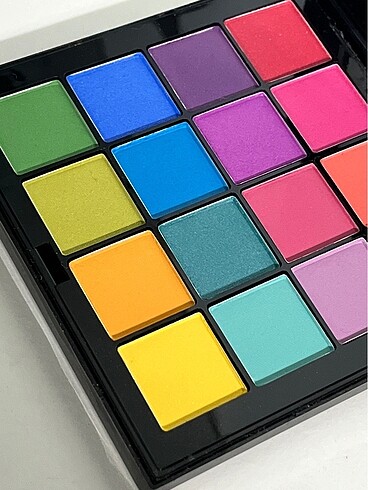 Beden Nyx Ultimate Far Paleti