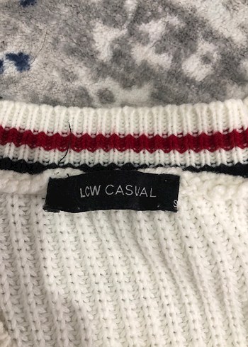 V Yaka Beyaz Triko Süveter - Görsel 2