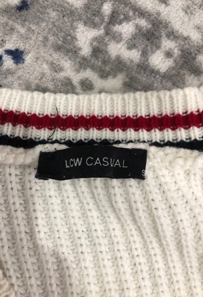 V Yaka Beyaz Triko Süveter - Görsel 2