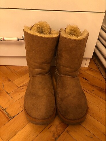 ugg bot