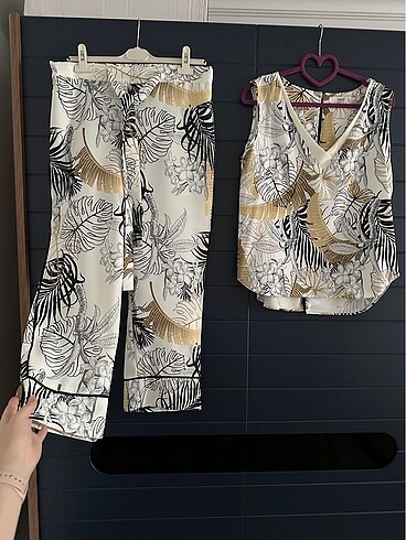 Zara desenli saten takım elbise