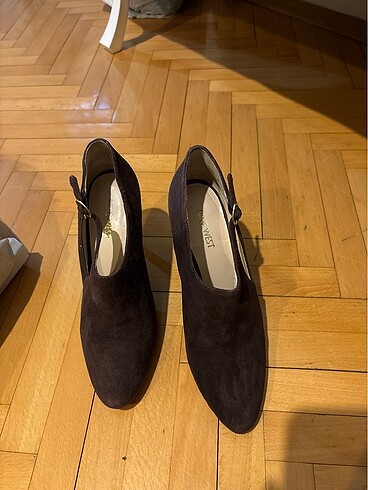 Nine west