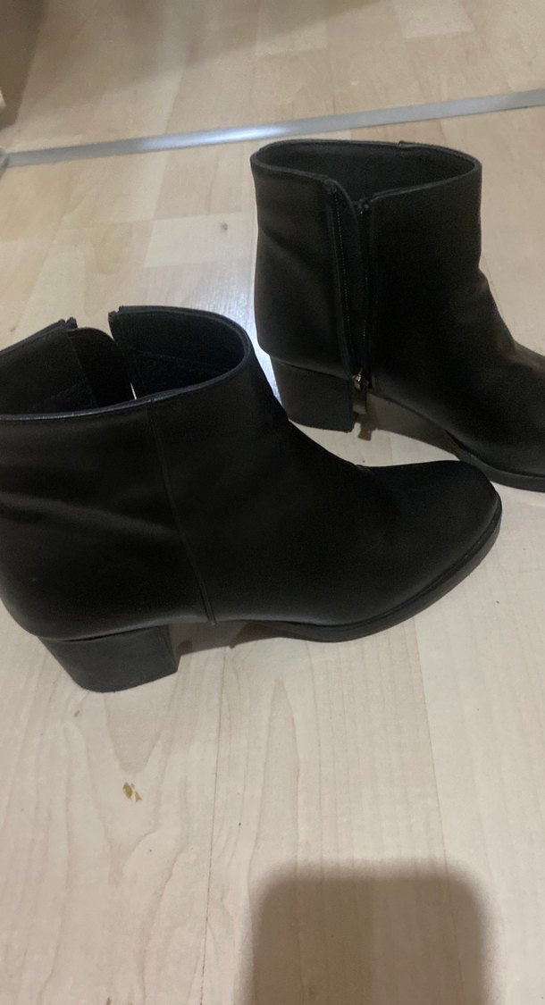 Siyah Deri Tokalı Kadın Bot - Görsel 3