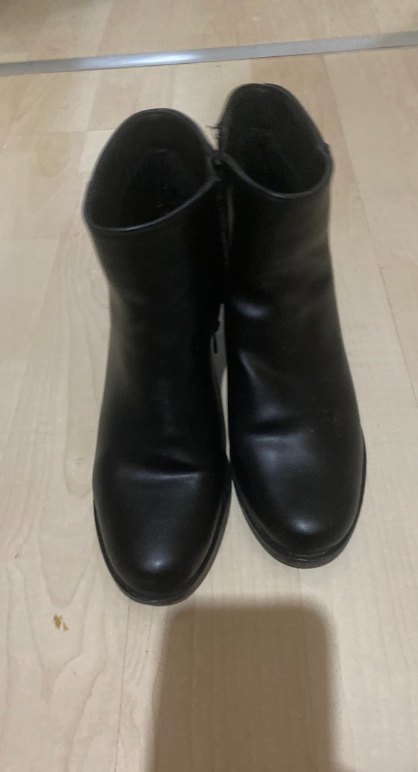 Siyah Deri Tokalı Kadın Bot - Görsel 2