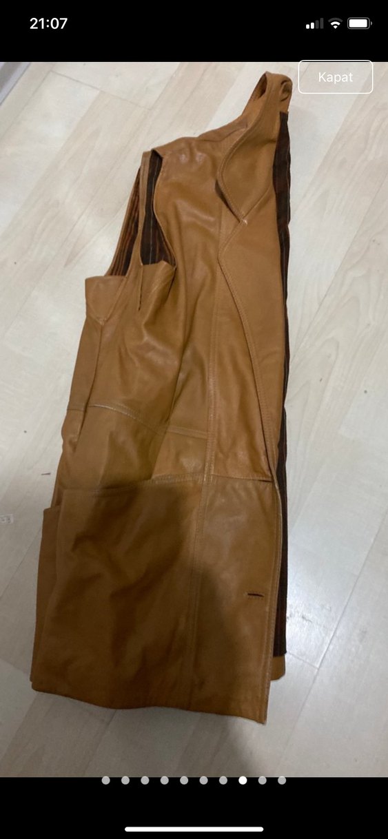 Deri Düğmeli Bej Deri Kolsuz Ceket - Görsel 3