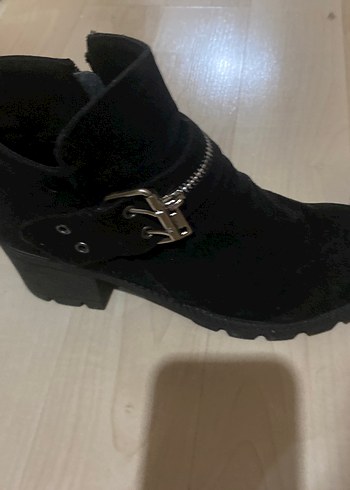 Siyah Süet Tokalı Gotik Kadın Bot - Görsel 4