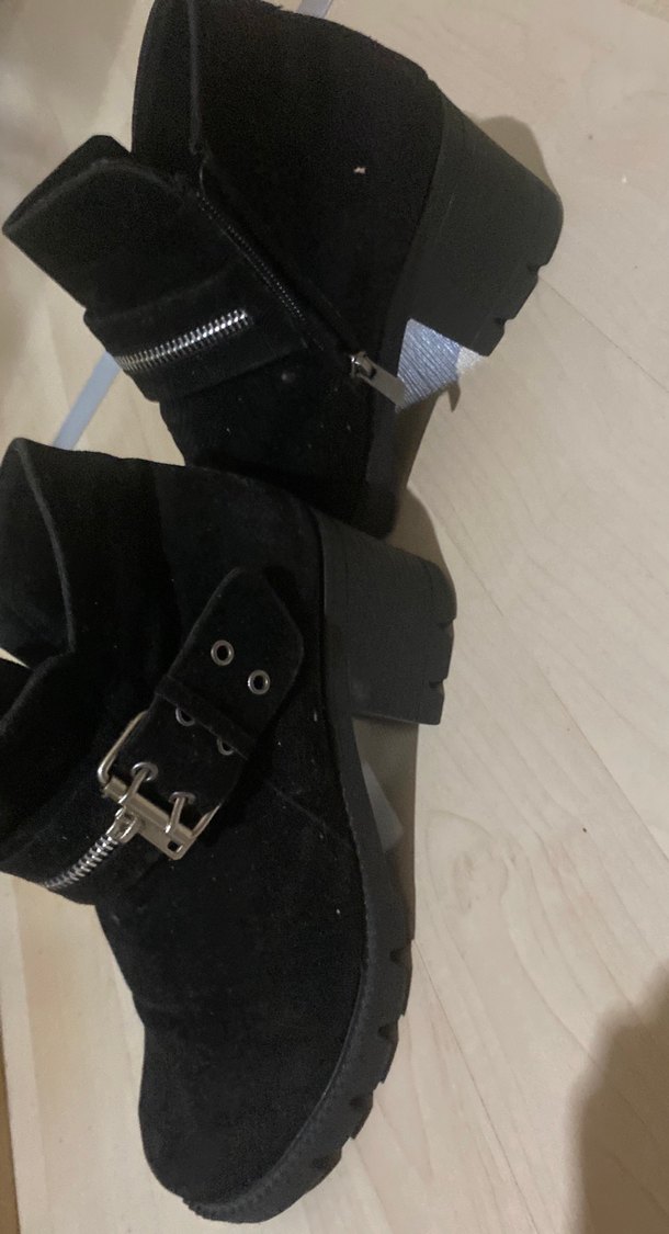 Siyah Süet Tokalı Gotik Kadın Bot - Görsel 3