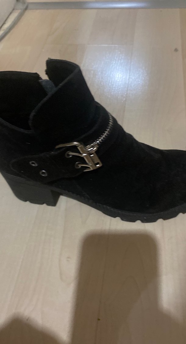 Siyah Süet Tokalı Gotik Kadın Bot - Görsel 4