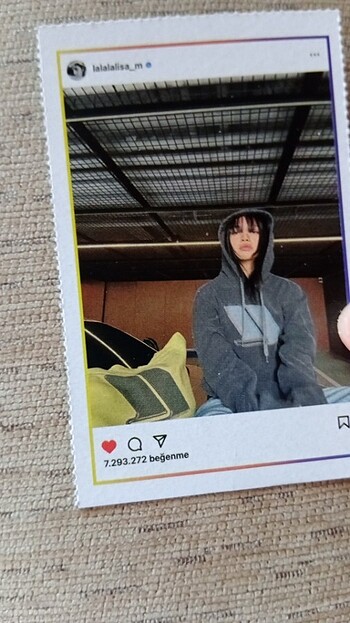 Lisa Instagram fotokartı rose fotokartı