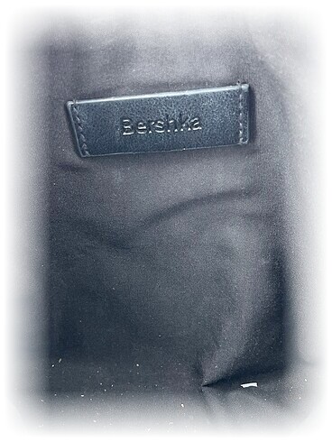  Beden Bershka Çapraz Çanta %70 İndirimli.