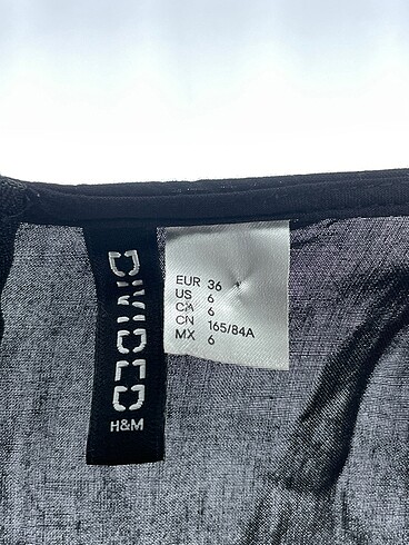 36 Beden siyah Renk H&M Kısa Elbise %70 İndirimli.