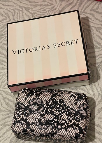 Victoria secret makyaj çantası