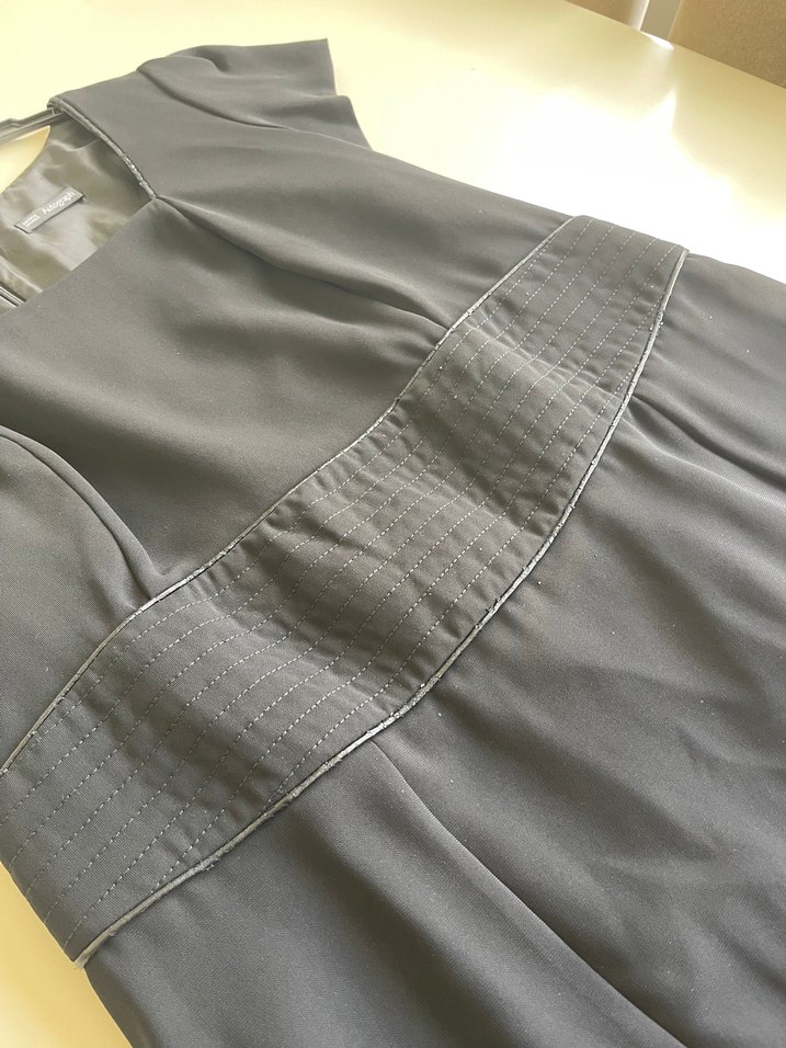 Kısa Kollu Siyah Midi Elbise - Görsel 3