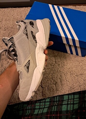 37 Beden Adidas Spor ayakkabı 