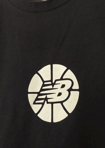 New Balance Tişört - Görsel 2