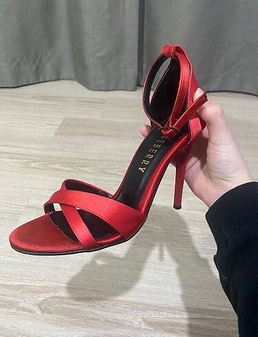Sagen kırmızı 12cm topuk