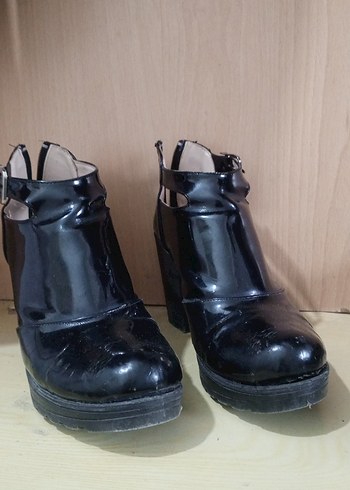 Siyah Tokalı Gotik Kadın Botu, Kalın Topuklu - Görsel 2