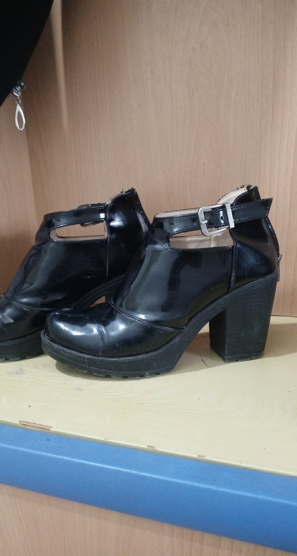 Siyah Tokalı Gotik Kadın Botu, Kalın Topuklu - Görsel 4