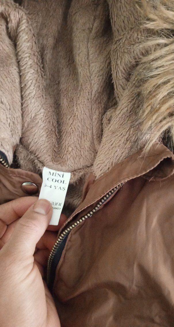 Kız Çocuk Kahverengi Kapüşonlu Kaban - Görsel 3