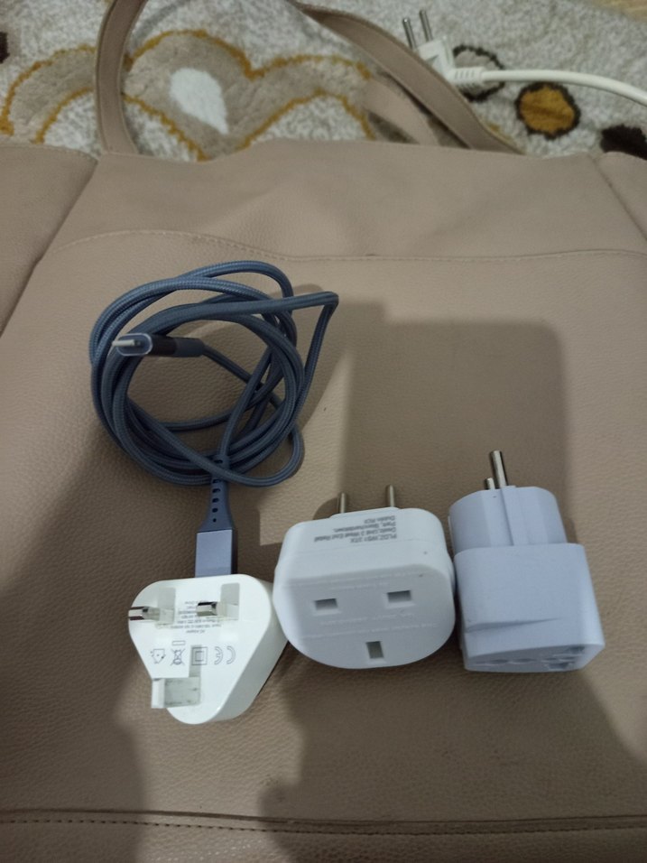 üç girişli başlıklar ve iPhone kablosu - Görsel 3