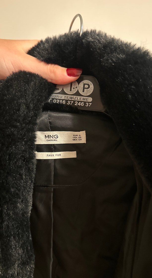 Kürk Detaylı Siyah Midi Ceket - Görsel 3