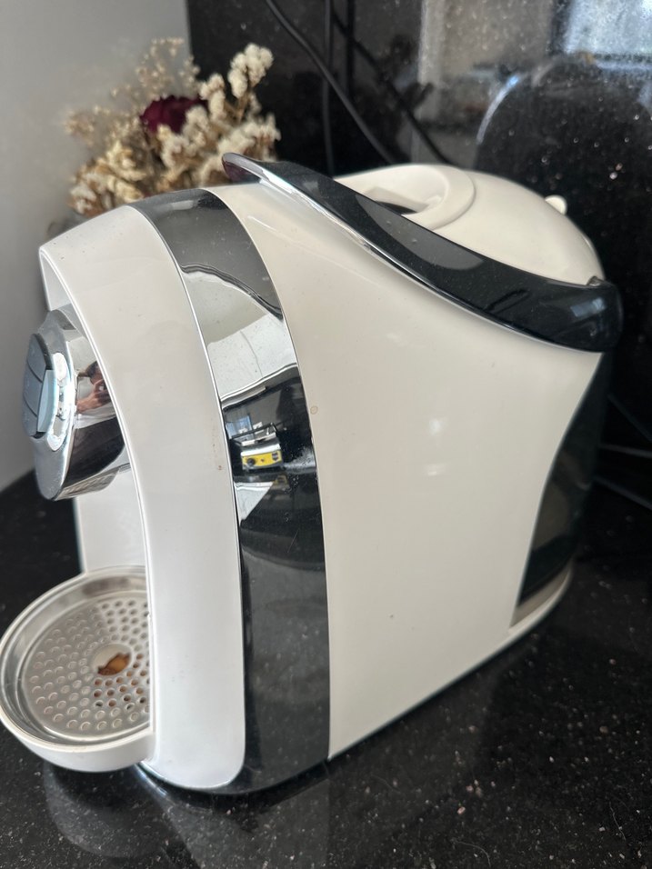 Beyaz ve Gri Kahve Makinesi - Görsel 3