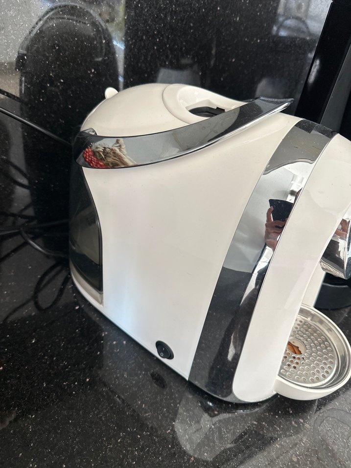 Beyaz ve Gri Kahve Makinesi - Görsel 2