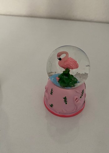 Pembe Flamingo Temalı Kar Küresi Biblo