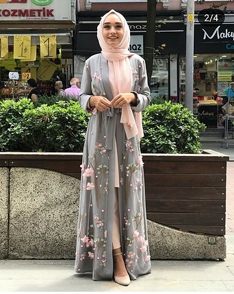 abaya model