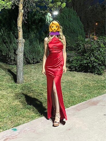 Kırmızı Yırtmaçlı Saten Abiye