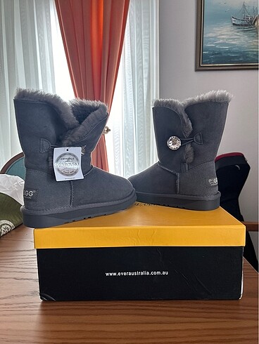 Swarovski Taşlı UGG Bot 35 Numara