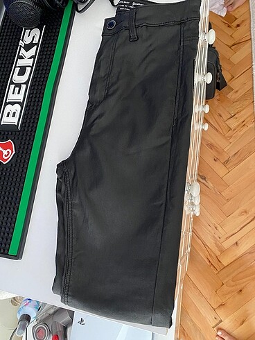 Stradivarius Deri Görünümlü Pantolo