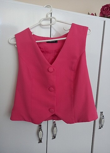Pembe yelek