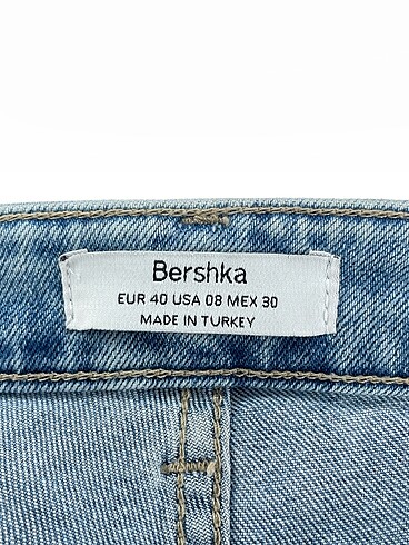 40 Beden mavi Renk Bershka Jean / Kot %70 İndirimli.