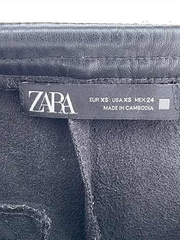 xs Beden siyah Renk Zara Düz Kesim %70 İndirimli.