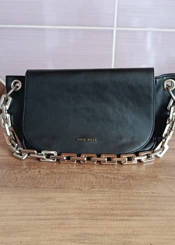 Nine West Zincir Detaylı Siyah Deri Çanta