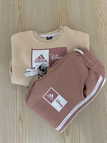 Adidas Disnep takım