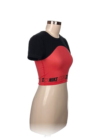 Nike Nike T-shirt %70 İndirimli.