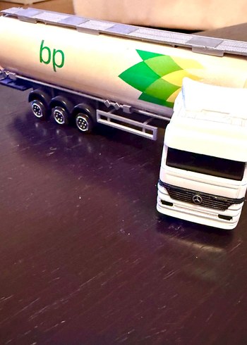 Beyaz BP Tanker Oyuncak Kamyon